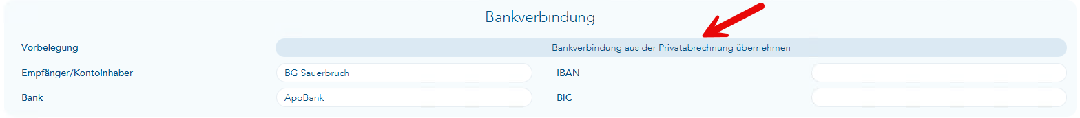 Das Bild zeigt den Bereich Bankverbindung im Vorgang der Privatabrechnungsgruppen unter dem Reiter BG-Abrechnung und ein roter Pfeil zeigt auf den Übernahmebutton