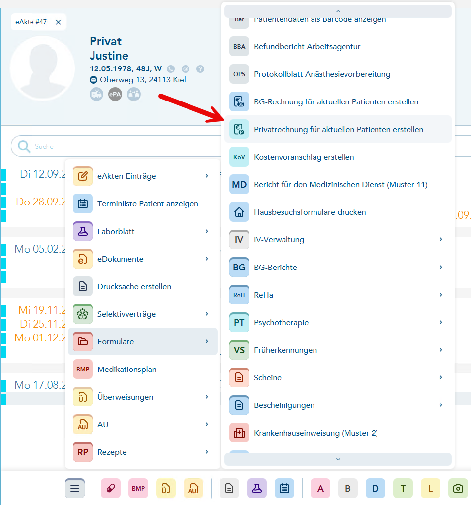 Das Bild zeigt den Aufruf der Einzelrechnungserstellung über die Funktionsleiste. Ein roter Pfeil verweist auf den Menüeintrag Privatrechnung für den aktuellen Patienten erstellen.