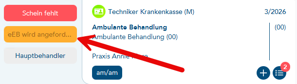 Das Bild zeigt den orangefarbenen Button im Patientenkopf und ein roter Pfeil verweist auf diesen Button