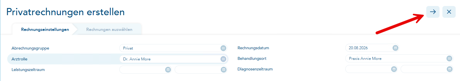 Das Bild zeigt den Vorgang Privatrechnungen erstellen und ein roter Pfeil verweist auf den Aktionsbutton zum Starten oben rechts
