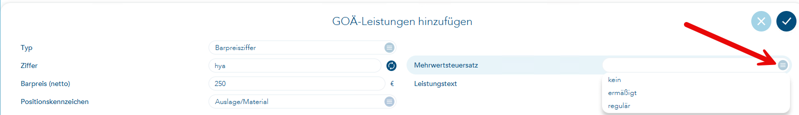 Das Bild zeigt den Eingabebereich für GOÄ-Leistungen hinzufügen und ein roter Pfeil verweist auf das Eingabefeld Mehrwertsteuersatz
