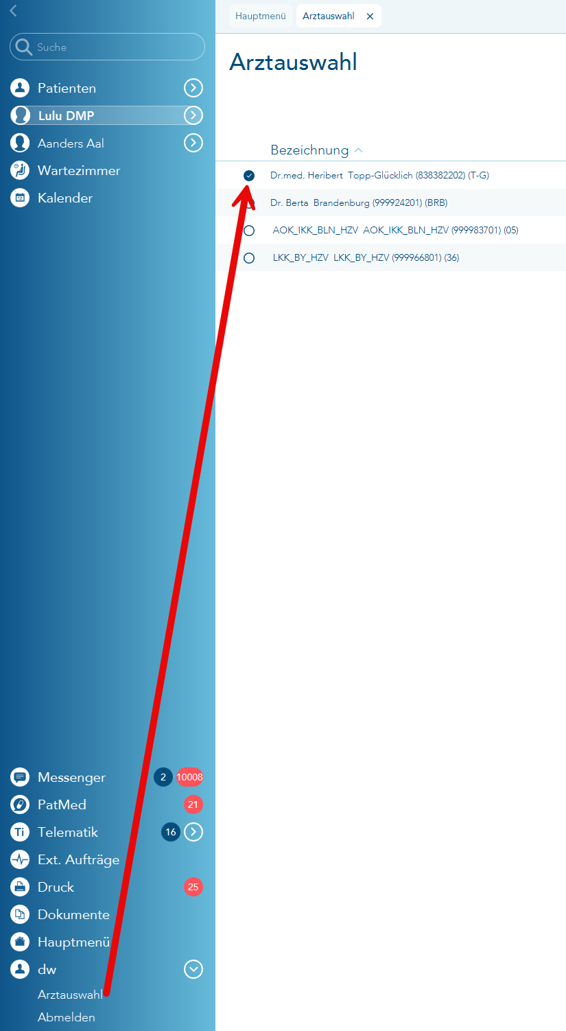 Das Bild zeigt das linke Menü mit geöffneter Arztauswahl. Ein roter Pfeil verweist von dem Einstellungspunkt Arztauswahl auf den angewählten Arzt Dr. Topp-Glücklich