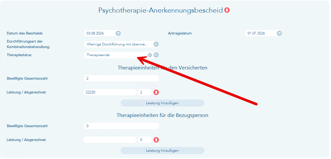 Das Bild zeigt den Eingabebereich zur Erfassung der Daten zum Anerkennungsbescheid, ein roter Pfeil verweist auf das Eingabefeld Therapiestatus