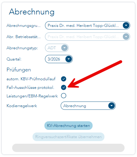 Das Bild zeigt den Vorgang der KV-Abrechnung und ein roter Pfeil verweist auf den Einstellungspunkt